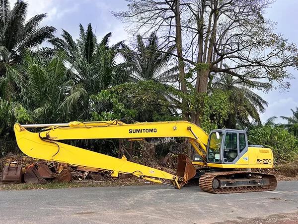 Komatsu excavator long boom